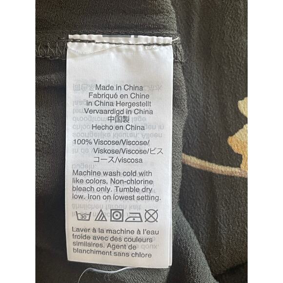 Madewell Button-Front Tier Dress in‎ Fall Flowers

T0417 - Picture 10 of 10